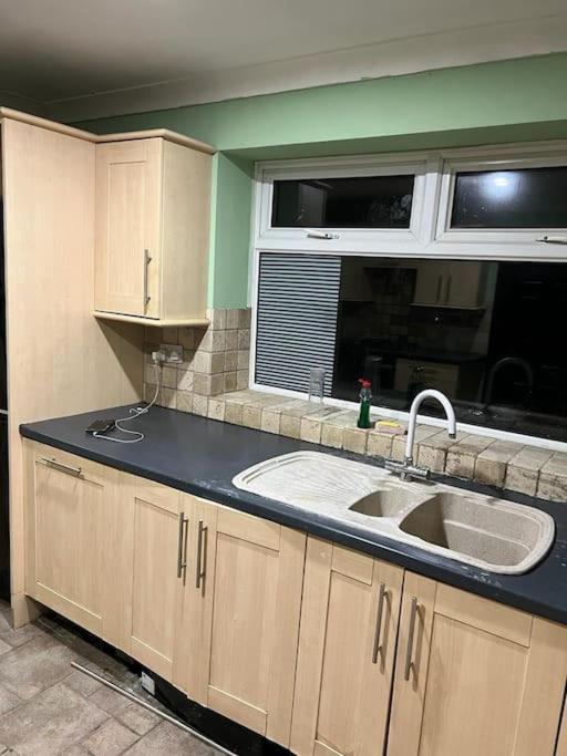 Willa Cheerful 3 Bed House With Free Parking. Nottingham Zewnętrze zdjęcie