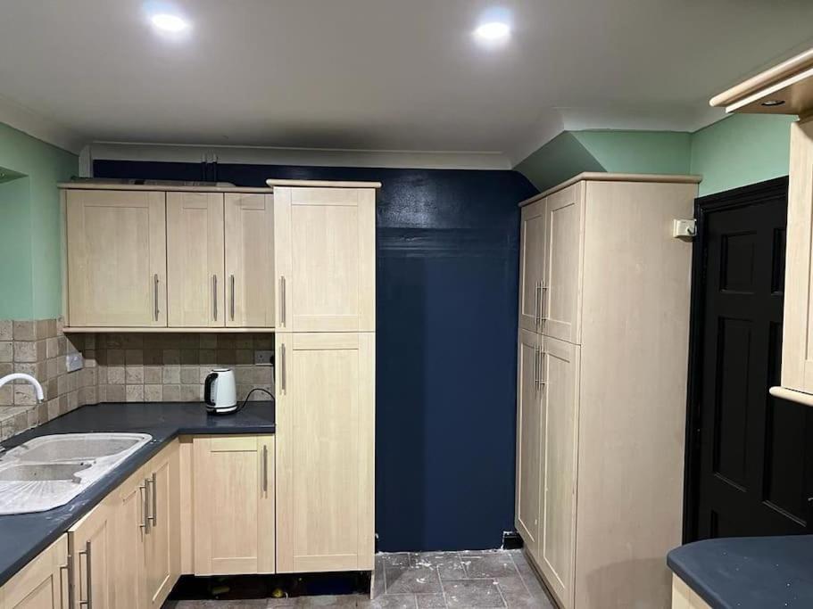 Willa Cheerful 3 Bed House With Free Parking. Nottingham Zewnętrze zdjęcie