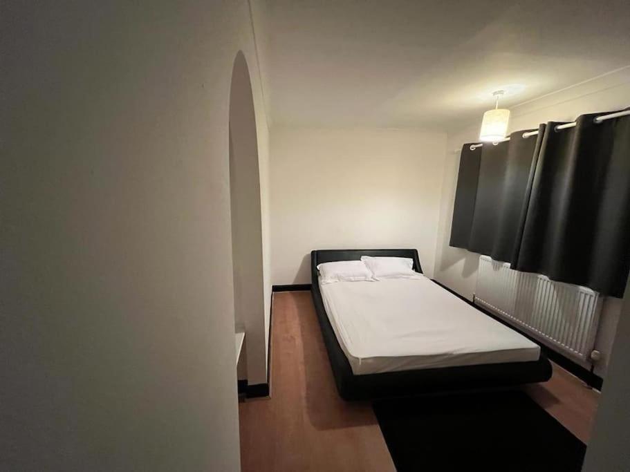 Willa Cheerful 3 Bed House With Free Parking. Nottingham Zewnętrze zdjęcie
