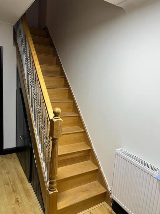 Willa Cheerful 3 Bed House With Free Parking. Nottingham Zewnętrze zdjęcie